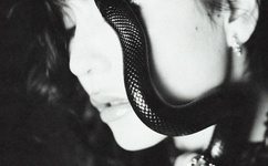 第一次挺进莹莹的身体里视频